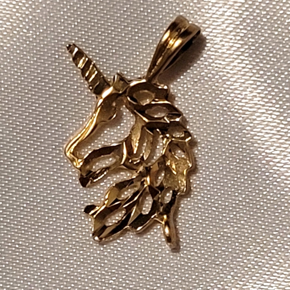 10kt Unicorn Pendant